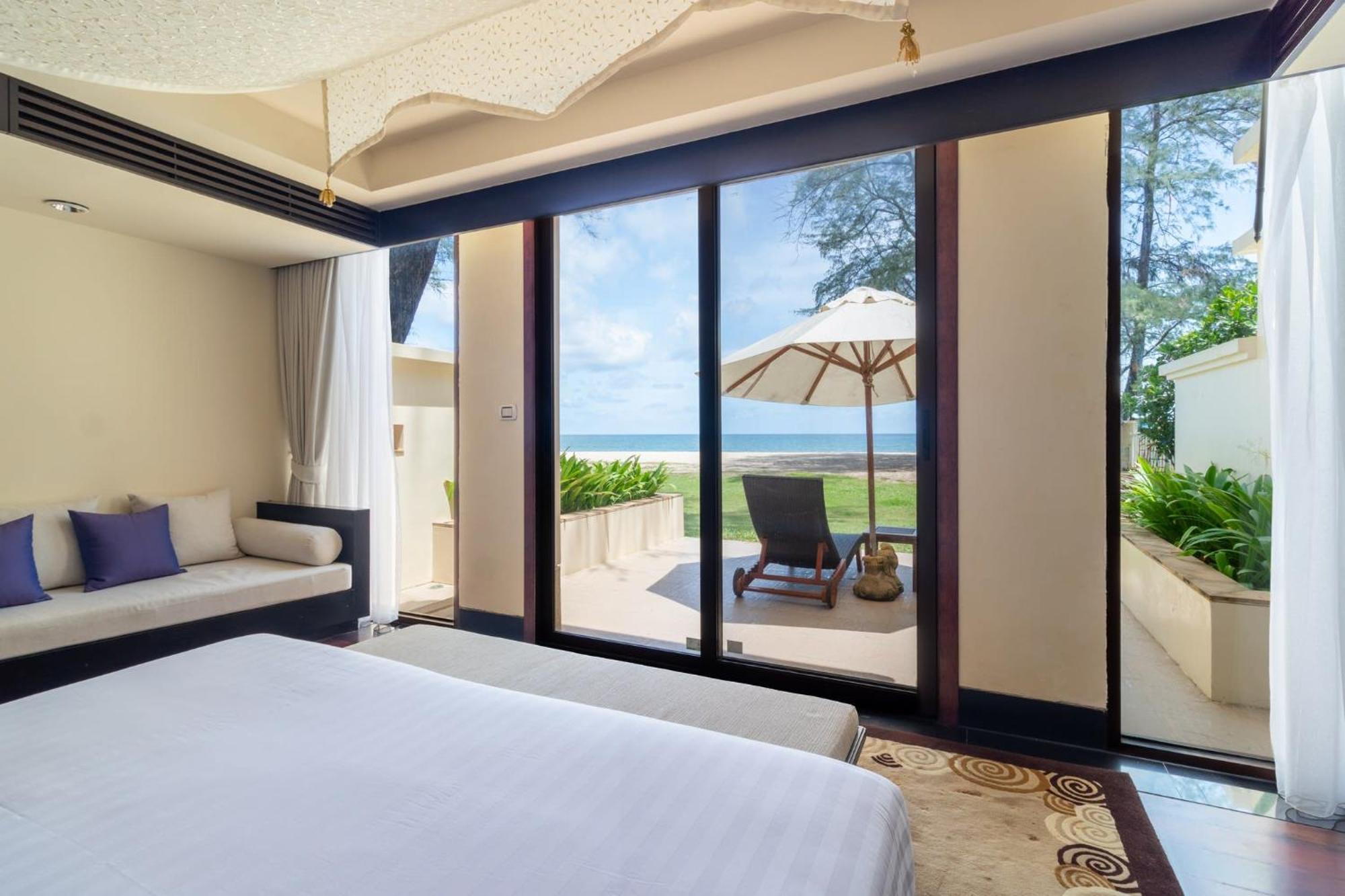 2 Bedrooms Beachfront Pool In Laguna *