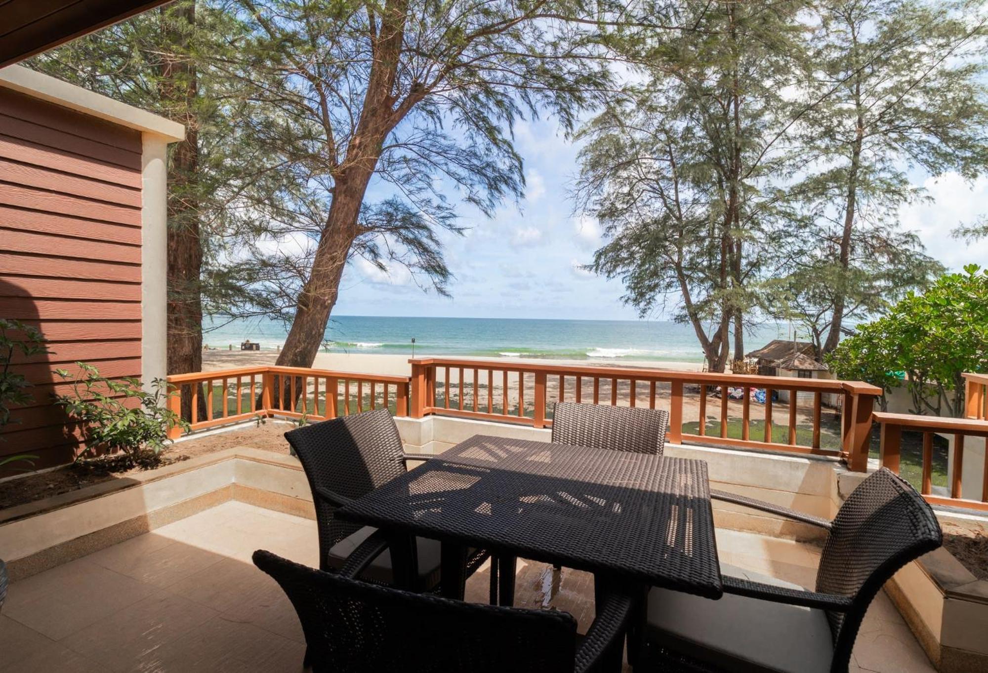Apartment 2 Bedrooms Beachfront Pool In Laguna