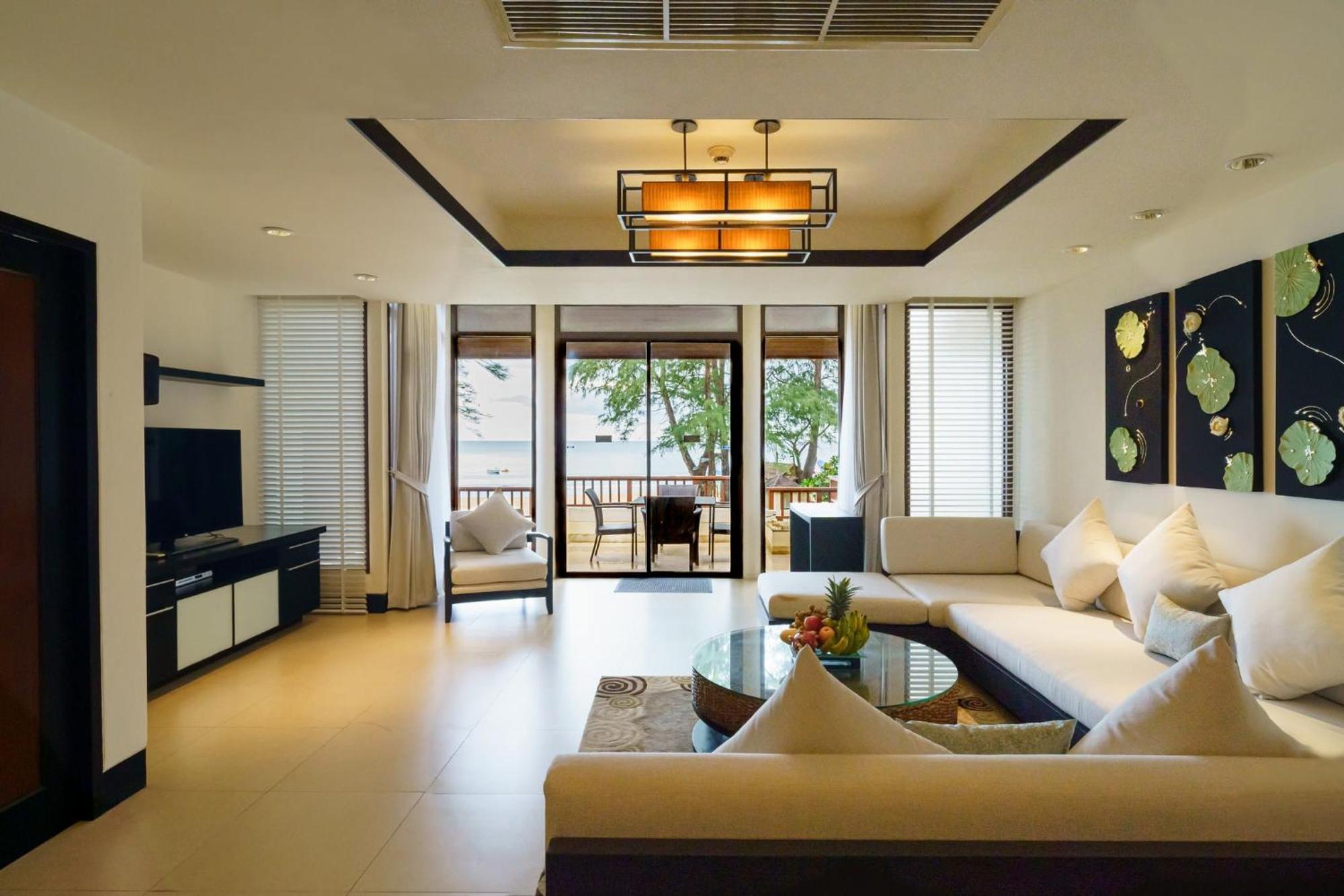 2 Bedrooms Beachfront Pool In Laguna Apartment *
