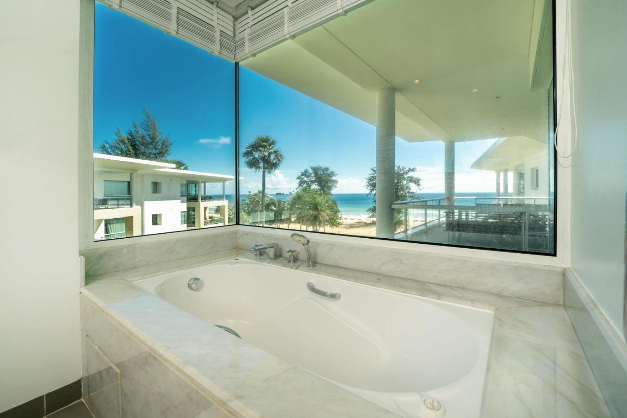 Beachfront 724 *