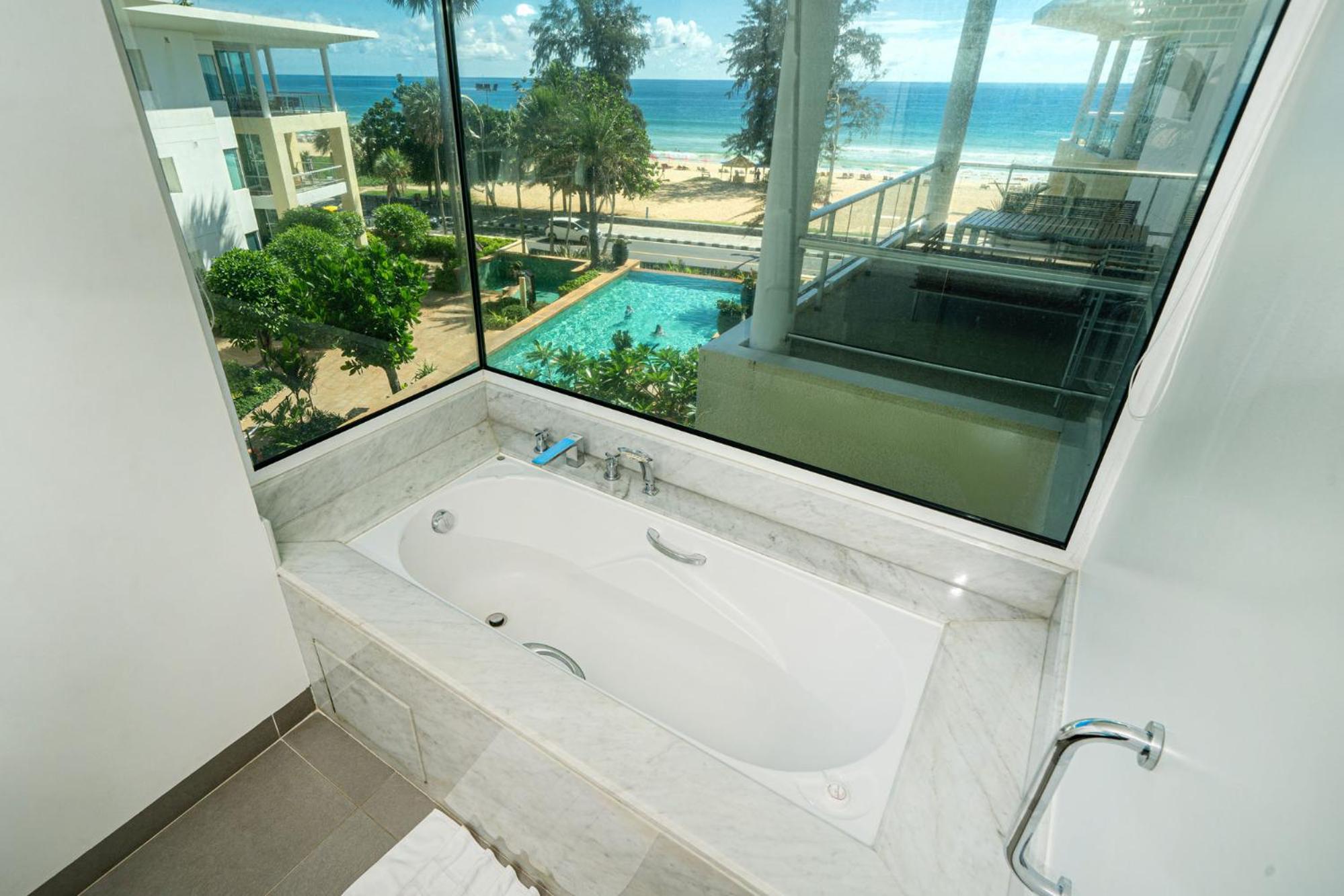 Beachfront 724 Apartment Karon