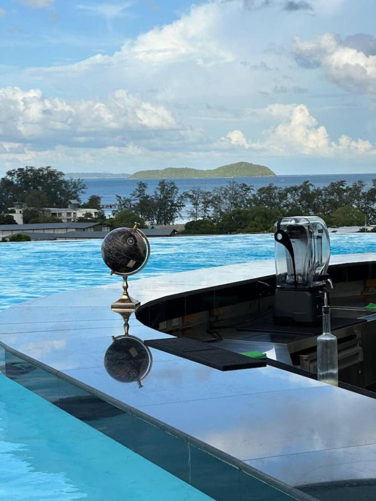 Apartment Spacious 600m From The