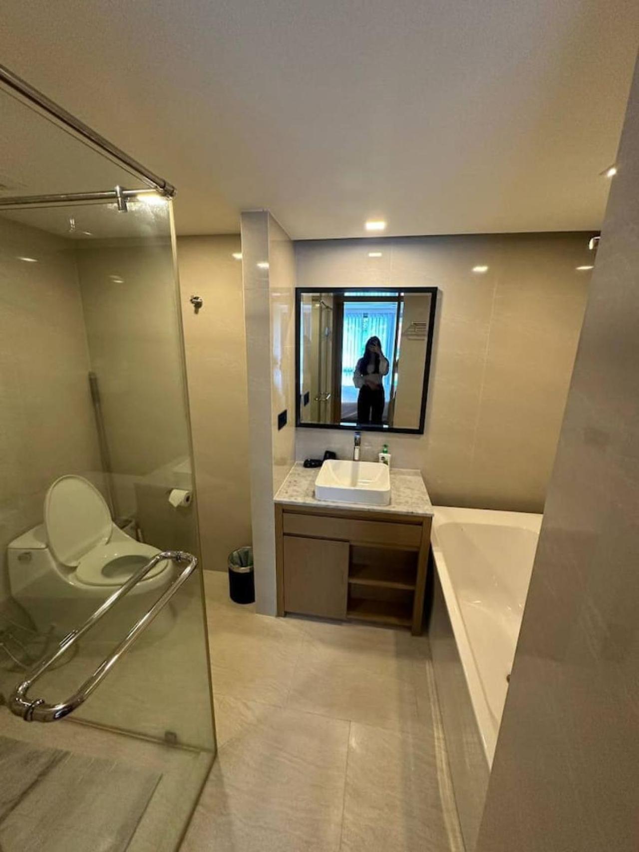 Spacious 600m From The Apartment