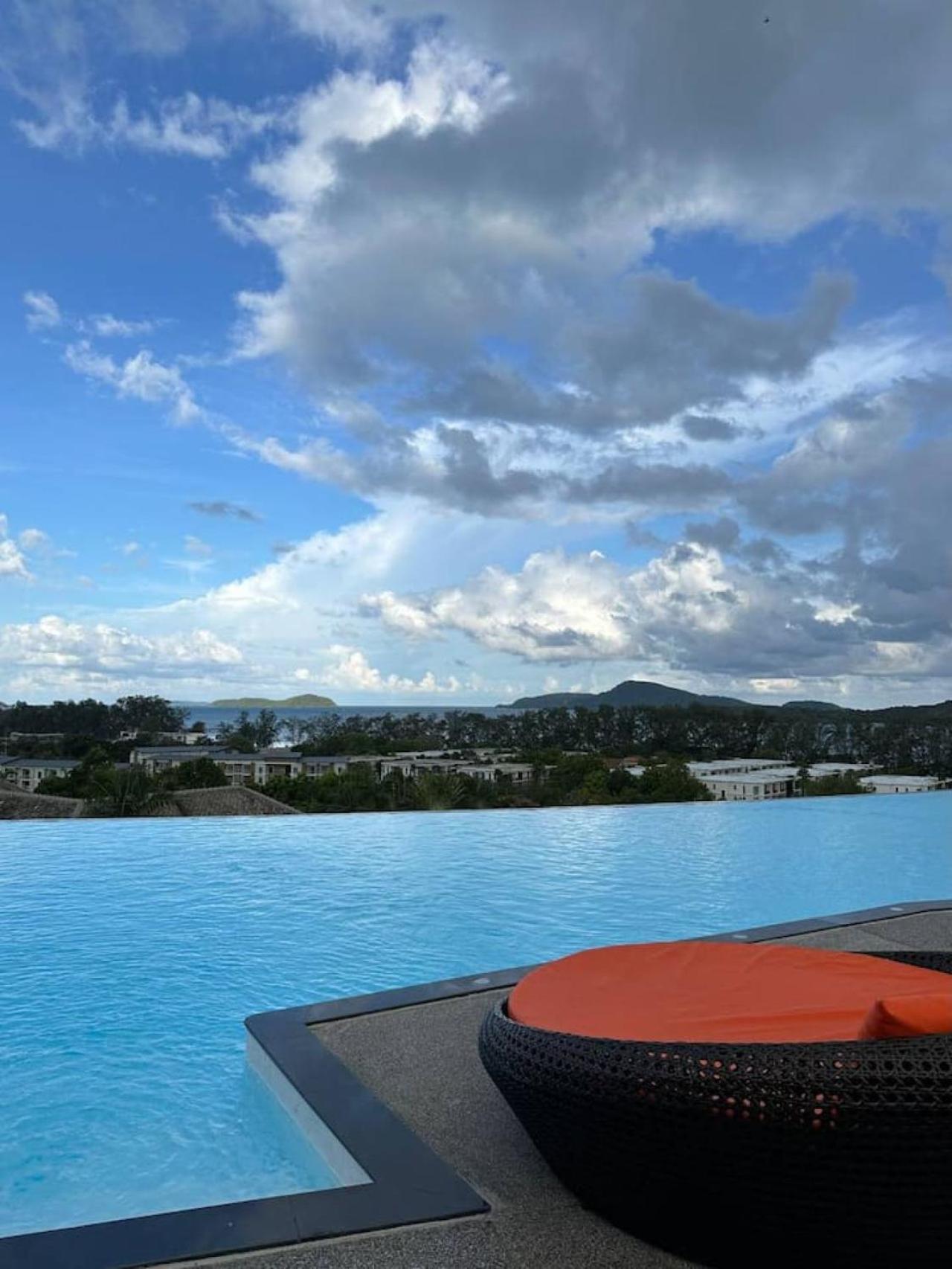 Apartment Spacious 600m From The