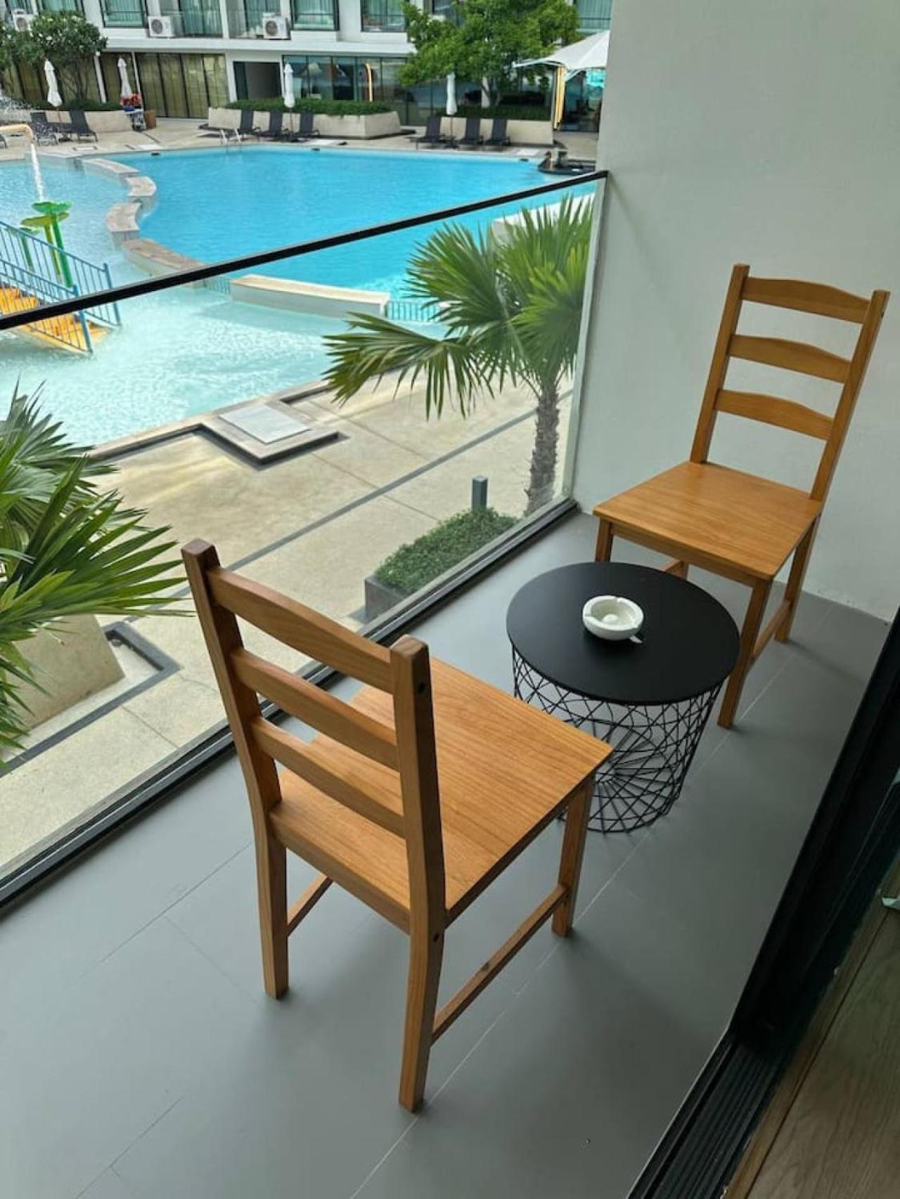 Apartment Spacious 600m From The