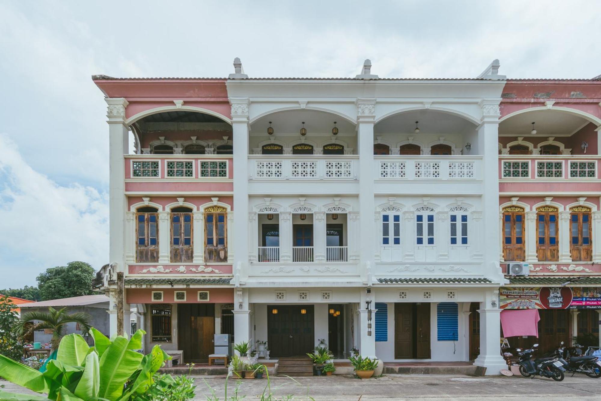Botan Boutique Hostel *