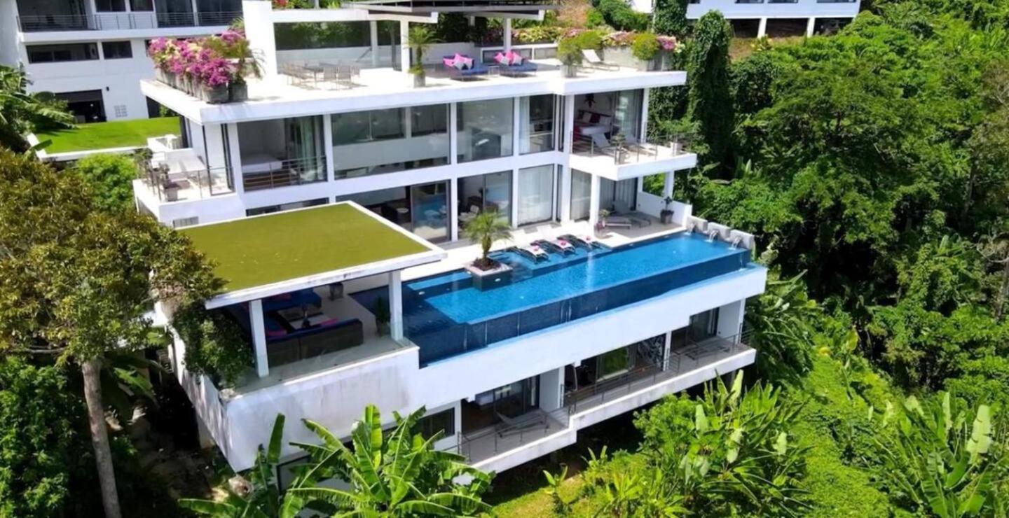07 - Luxurious Haven With Mesmerizing Views Villa *