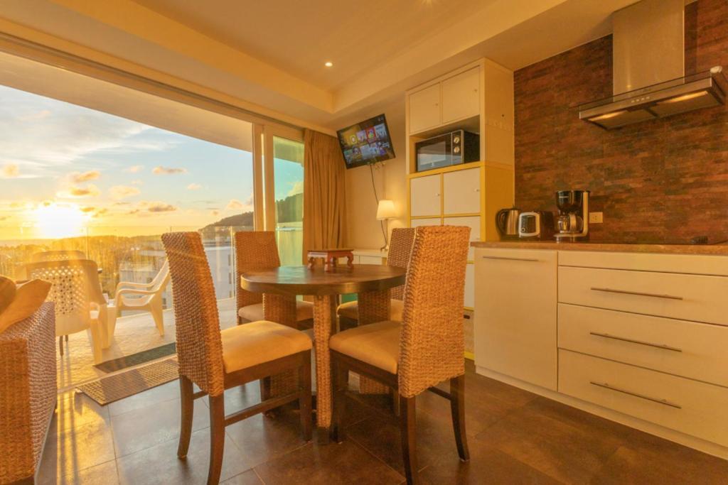 2br Ocean View 1km To 10 Mins Patong C129
