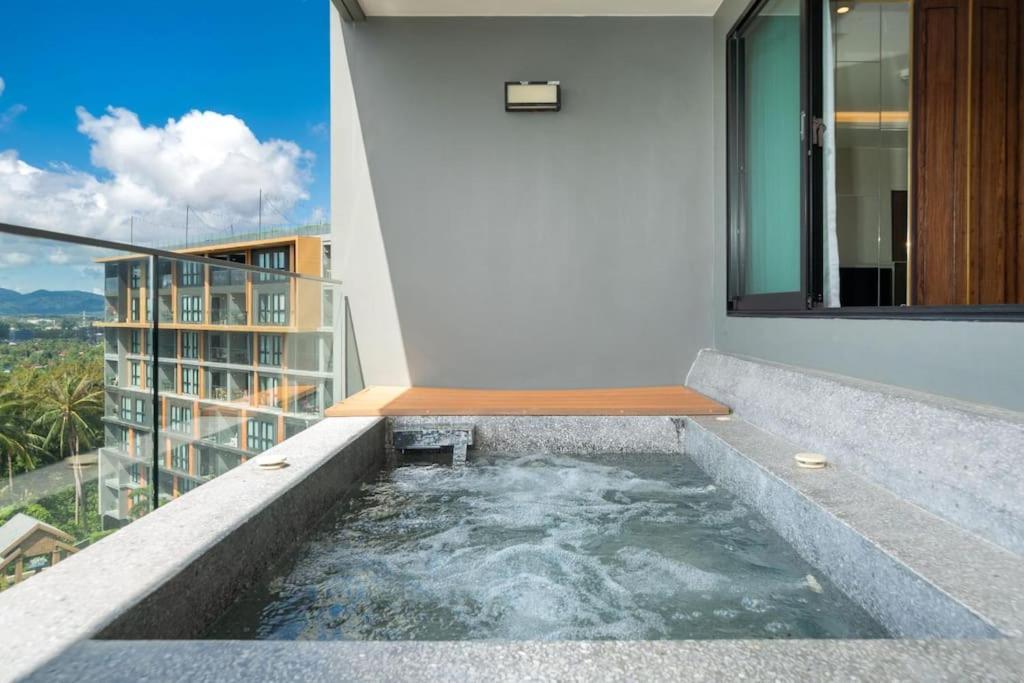Surin With Sea View & Jacuzzi Apartment