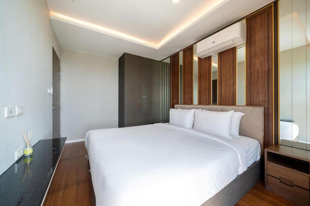 Surin With Sea View & Jacuzzi Apartment