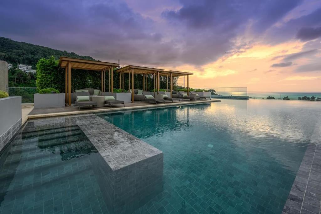 Surin With Sea View & Jacuzzi Apartment