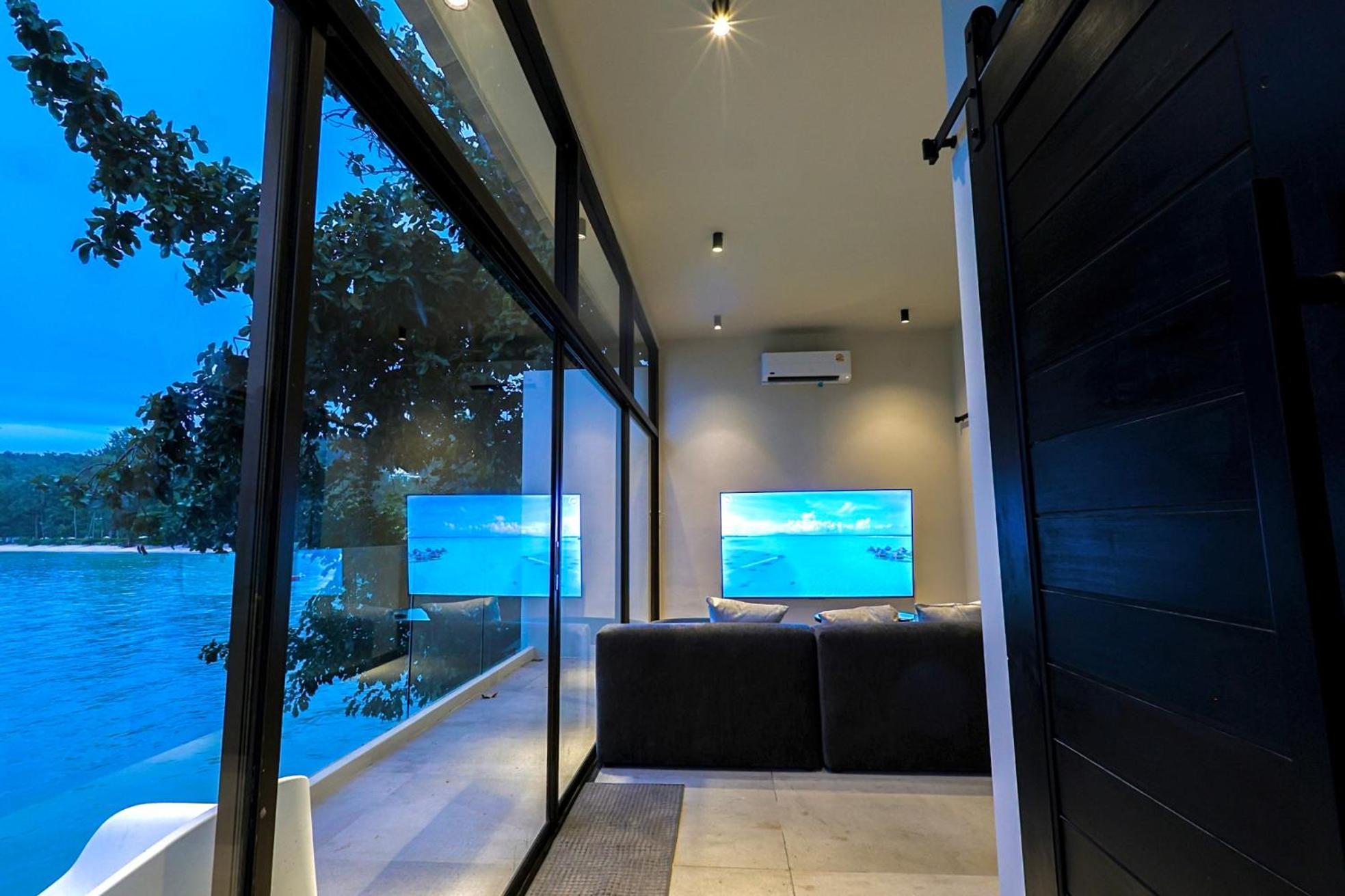 Apartment Tri Trang Beachfront With Stunning Views