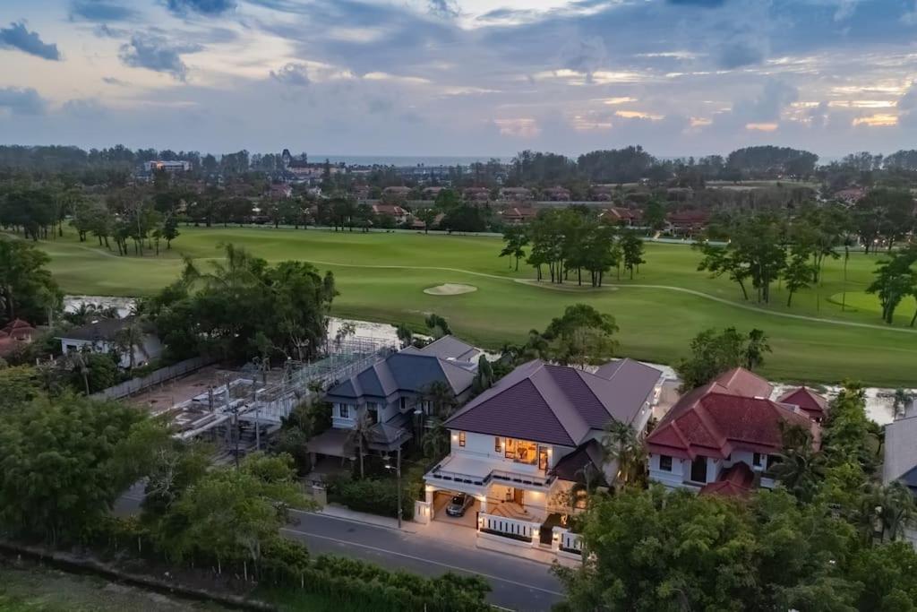 Viola 7 Bedroom, Fully Staffed, On The Golf Course *