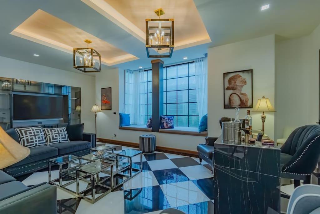 Viola 7 Bedroom, Fully Staffed, On The Golf Course Thalang
