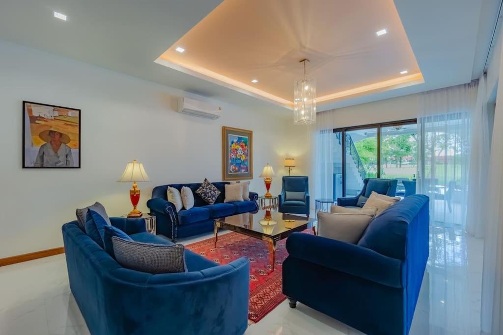 Villa Viola 7 Bedroom, Fully Staffed, On The Golf Course Thalang
