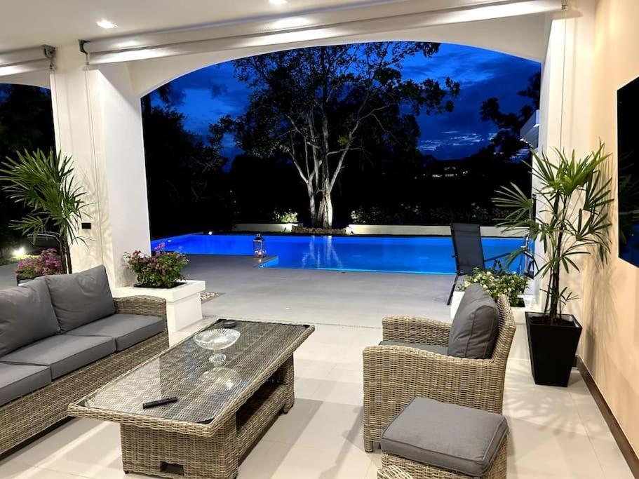 Villa Viola 7 Bedroom, Fully Staffed, On The Golf Course