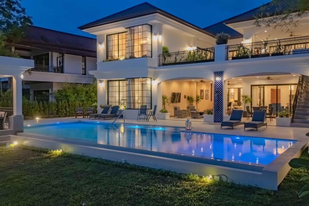 Villa Viola 7 Bedroom, Fully Staffed, On The Golf Course *