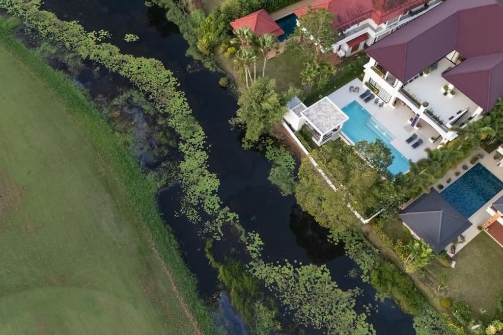Viola 7 Bedroom, Fully Staffed, On The Golf Course Villa