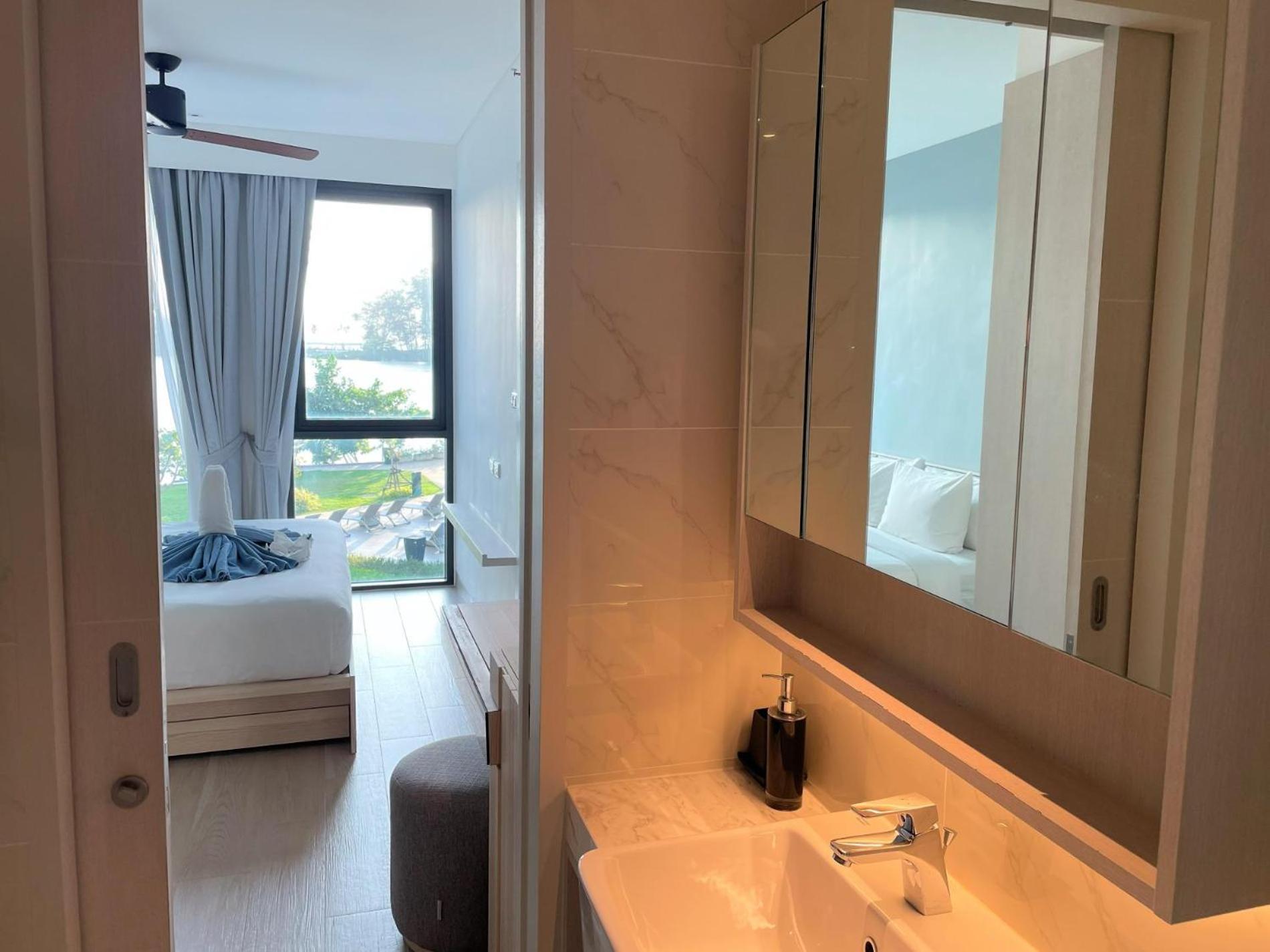 Location In Laguna-modern At Cassia Apartment *