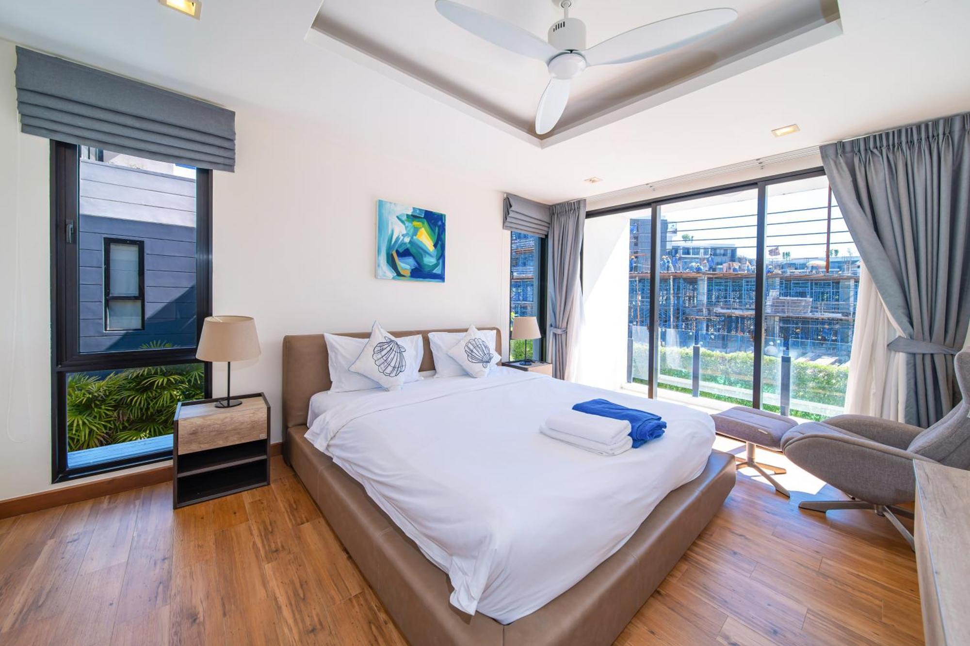 Laguna Park 的现代化5卧室泳池别墅 Villa Phuket