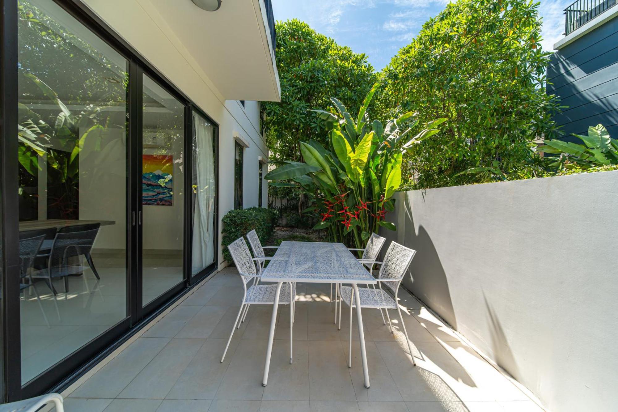 Villa Laguna Park 的现代化5卧室泳池别墅 Phuket