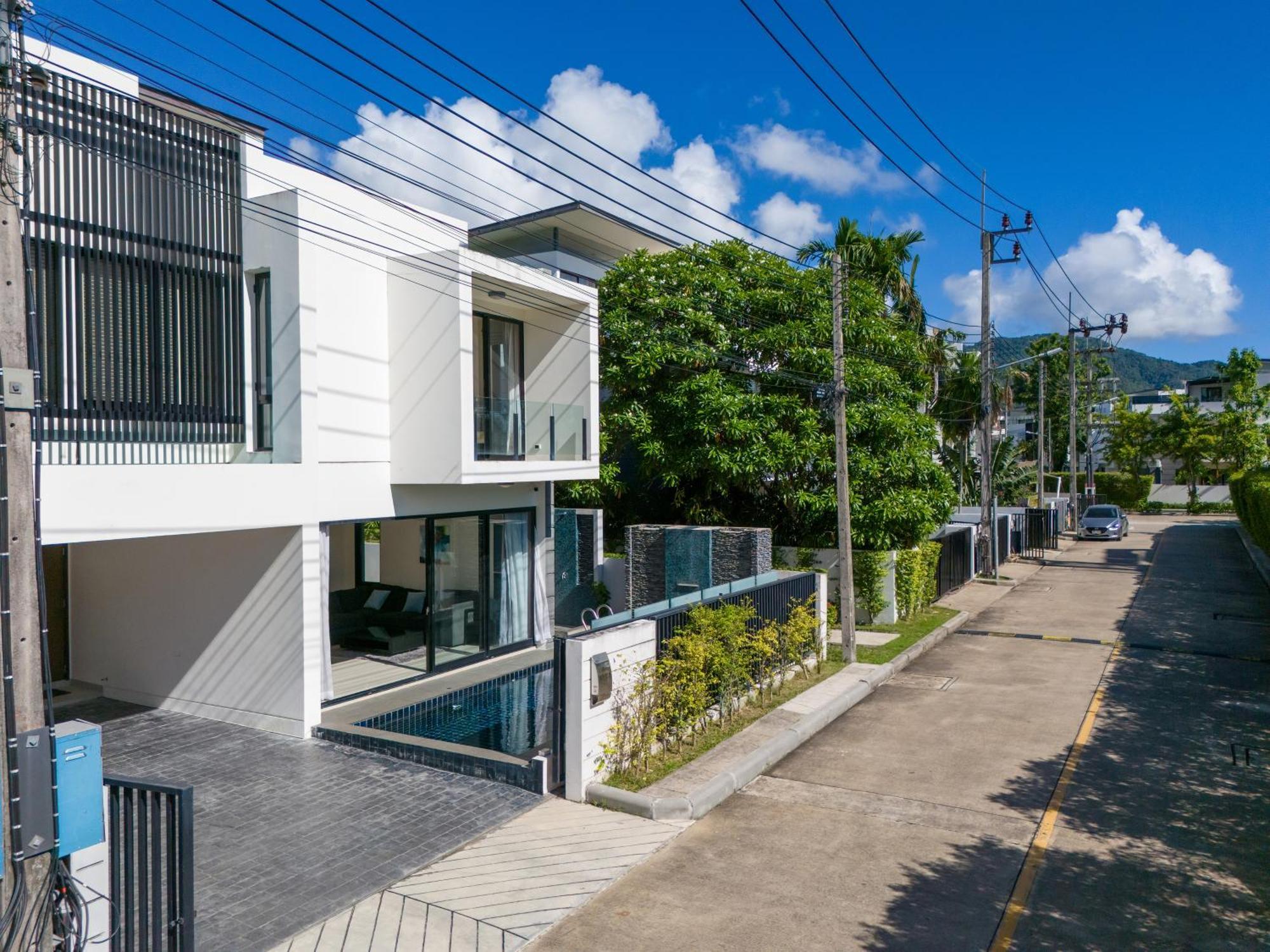 Laguna Park 的现代化5卧室泳池别墅 Phuket
