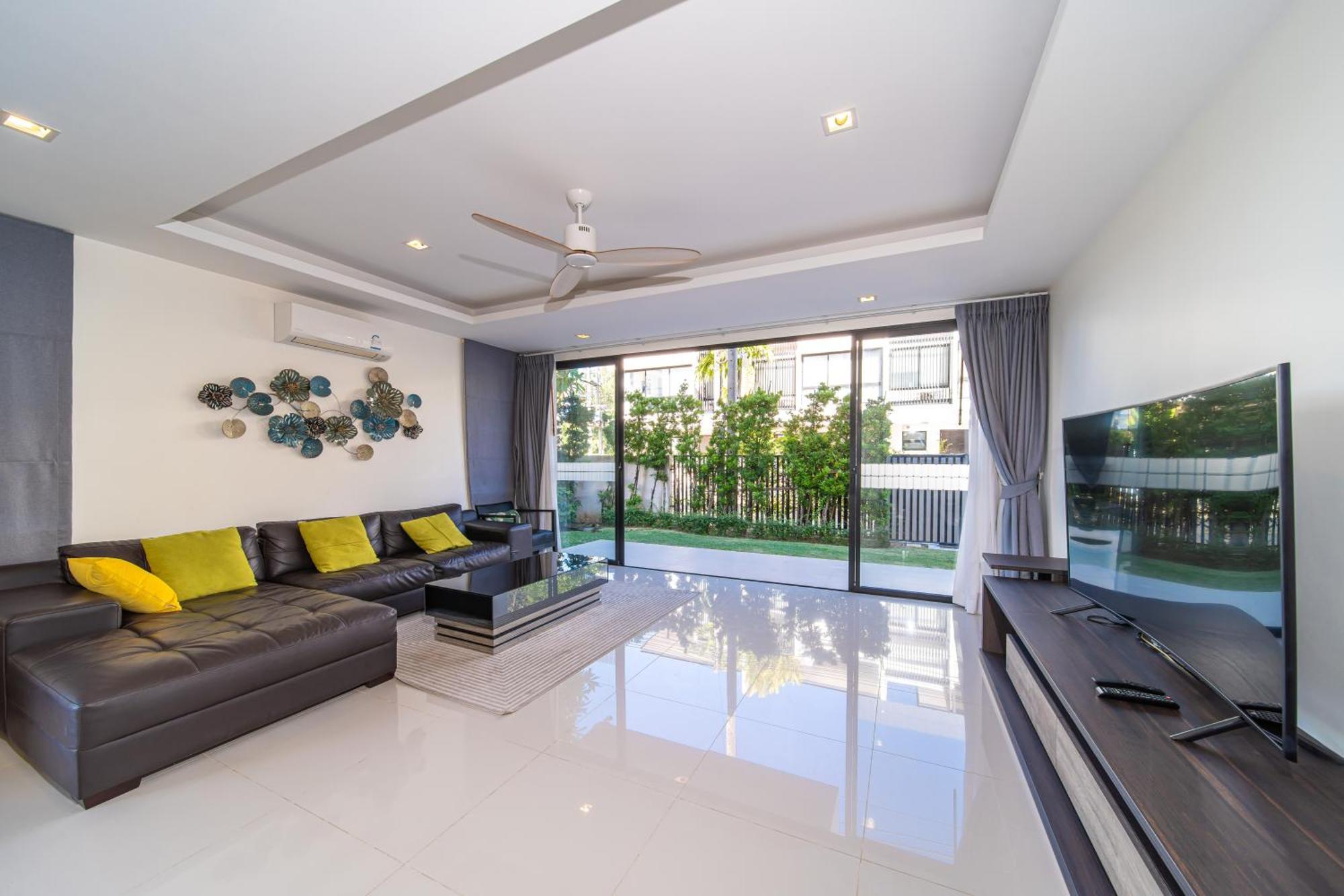 Laguna Park 的现代化5卧室泳池别墅 Phuket
