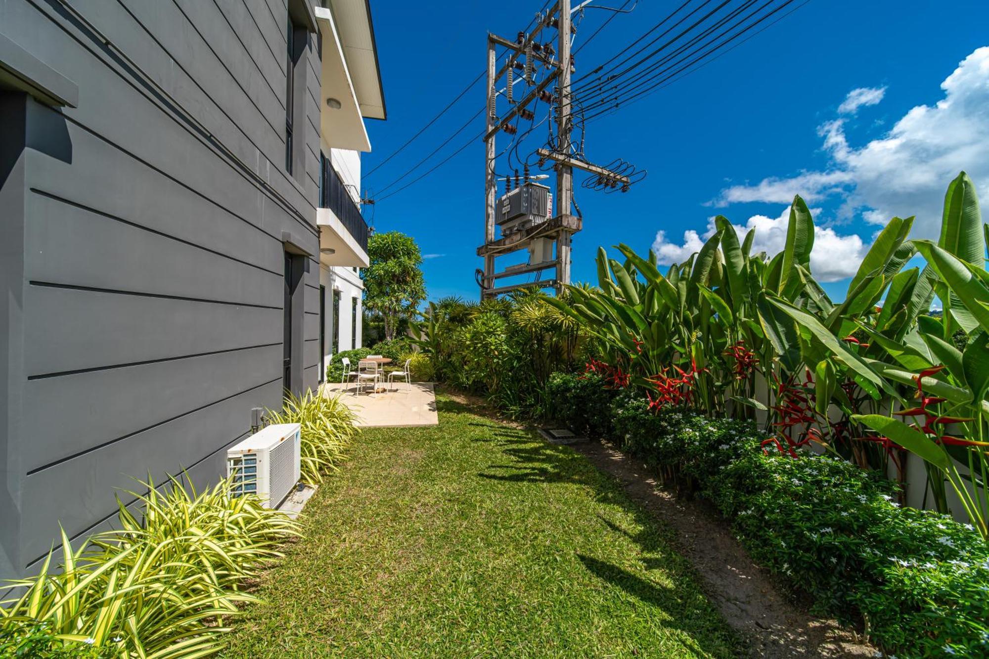 Villa Laguna Park 的现代化5卧室泳池别墅 *