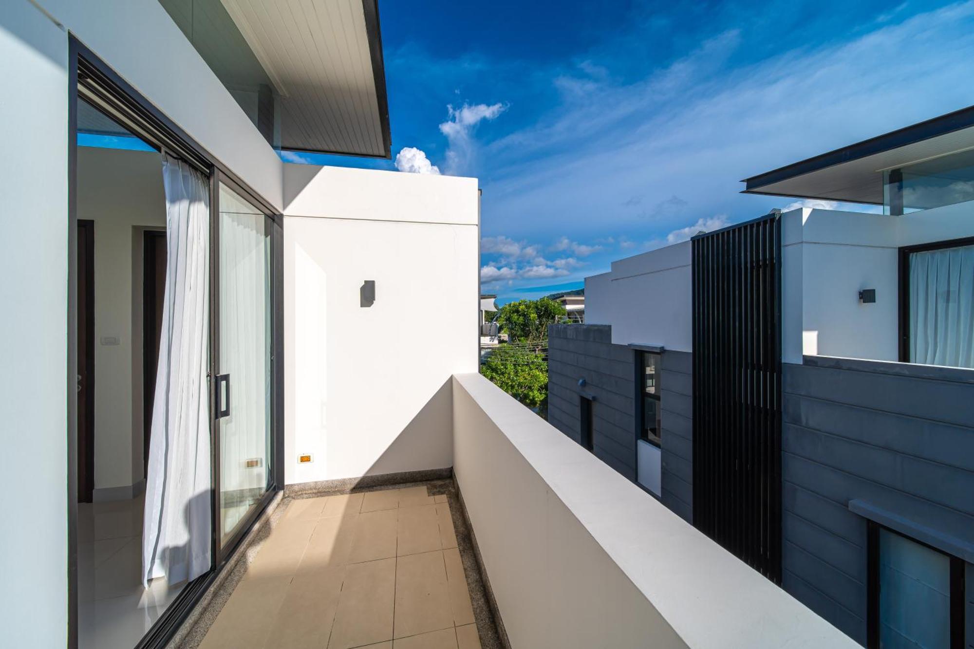 Villa Laguna Park 的现代化5卧室泳池别墅 Phuket