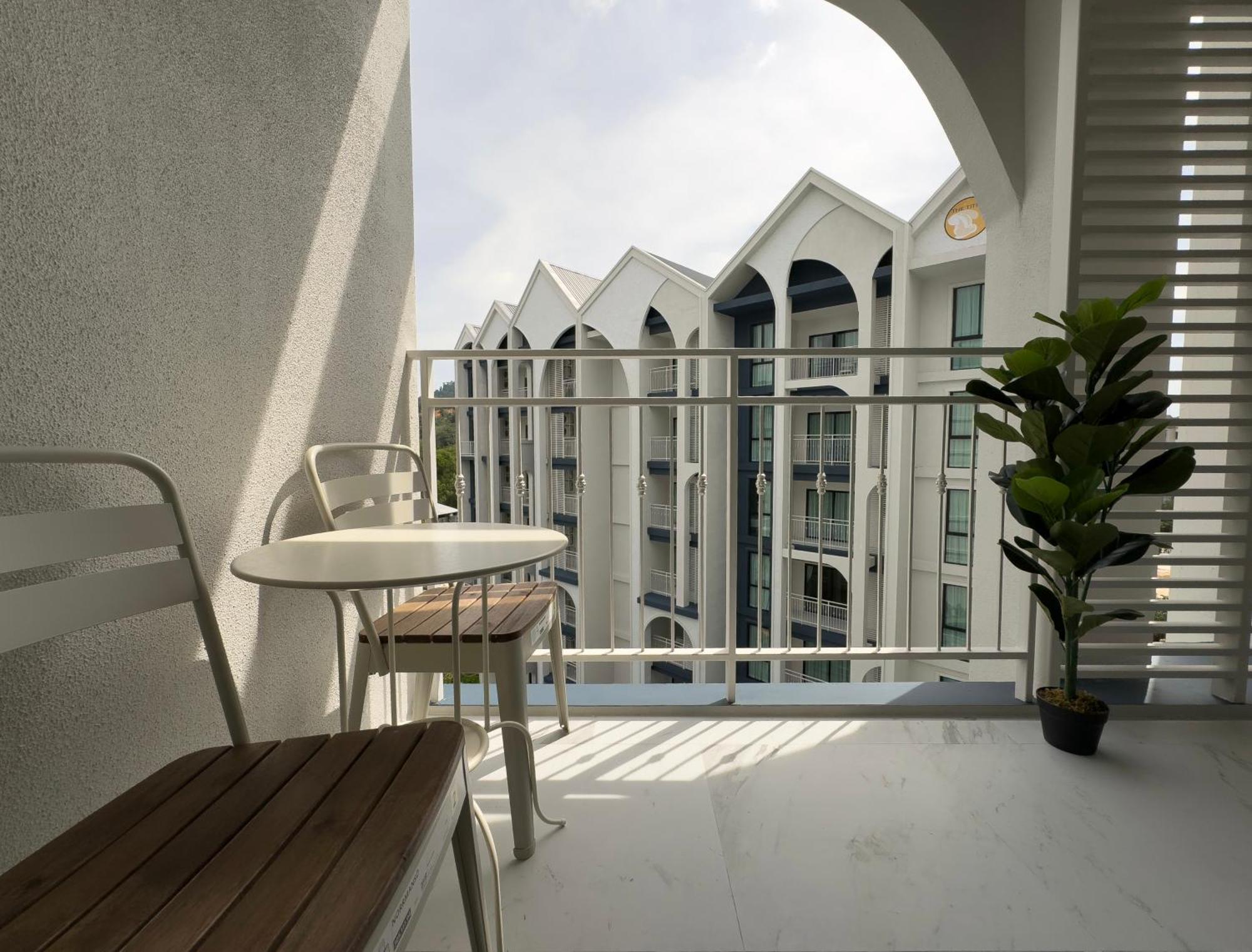 Apartment Title Halo By Eie Assia