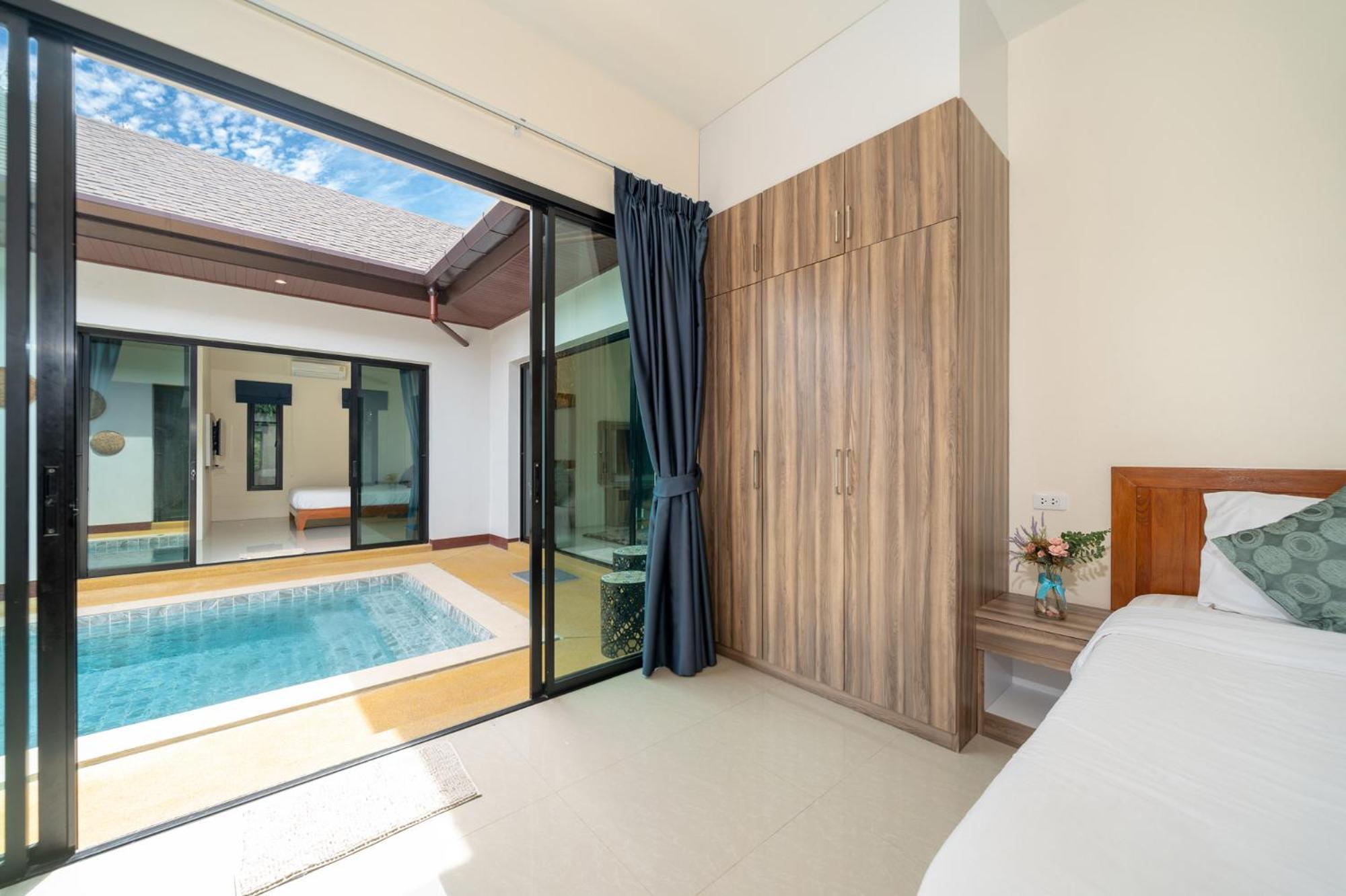 Elm Pool Vila