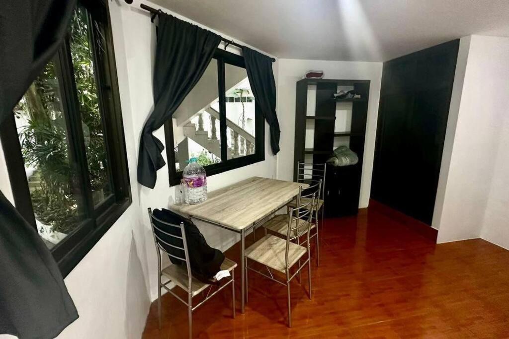 White House In Chalong Hills Ban Na Kok