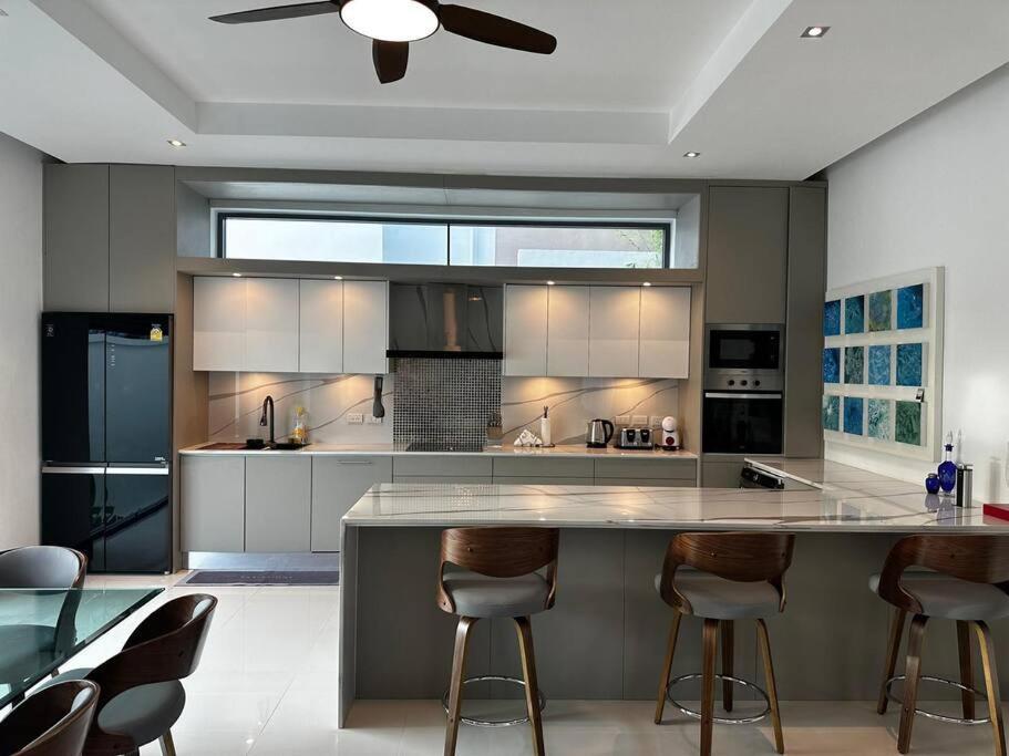 Villa Destiny - Luxury Near Nai Harn *