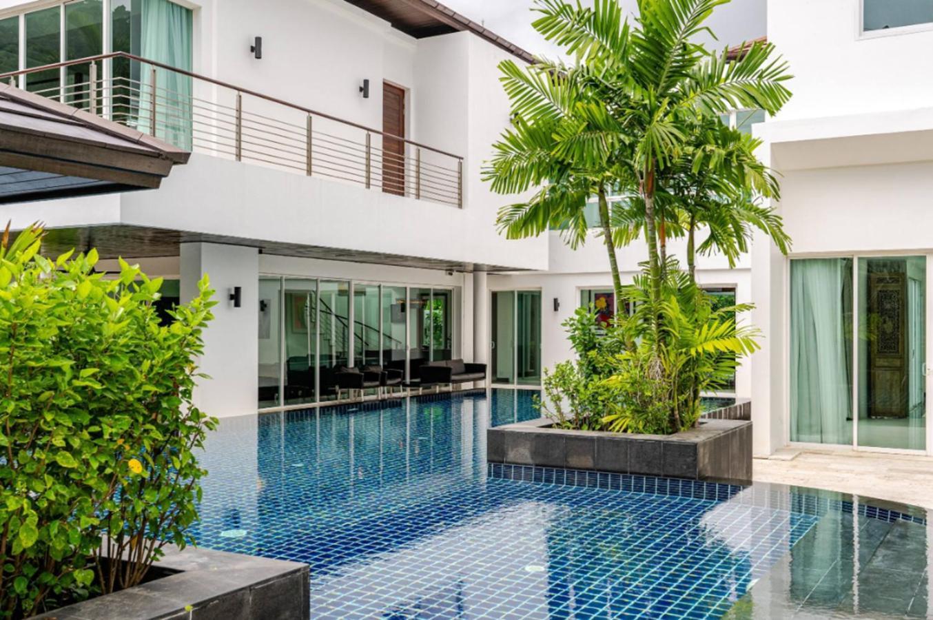 Kyerra 88-16 An Exquisite Mansion With Eclectic Interiors Villa