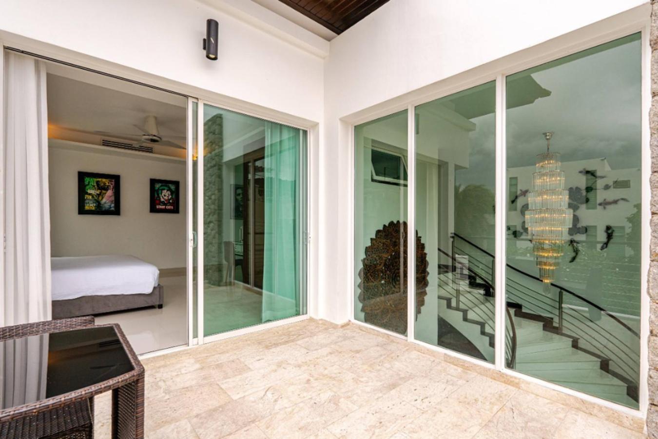 Villa Kyerra 88-16 An Exquisite Mansion With Eclectic Interiors *