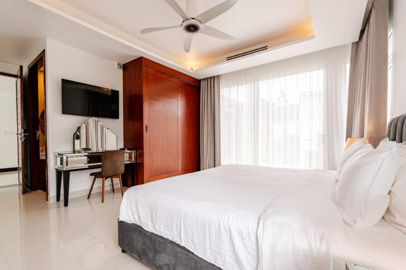 Kyerra 88-16 An Exquisite Mansion With Eclectic Interiors