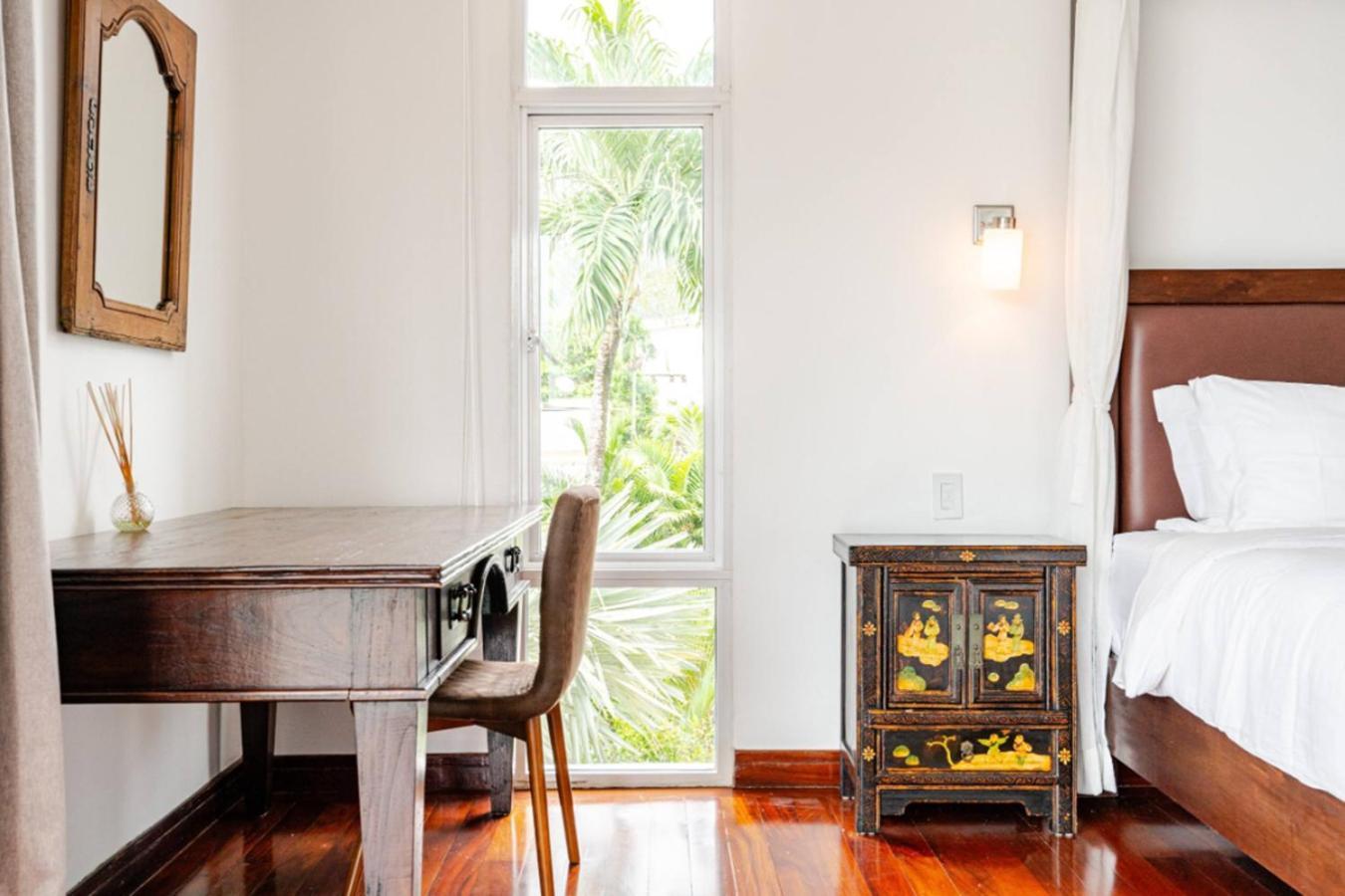 Kyerra 88-16 An Exquisite Mansion With Eclectic Interiors Villa