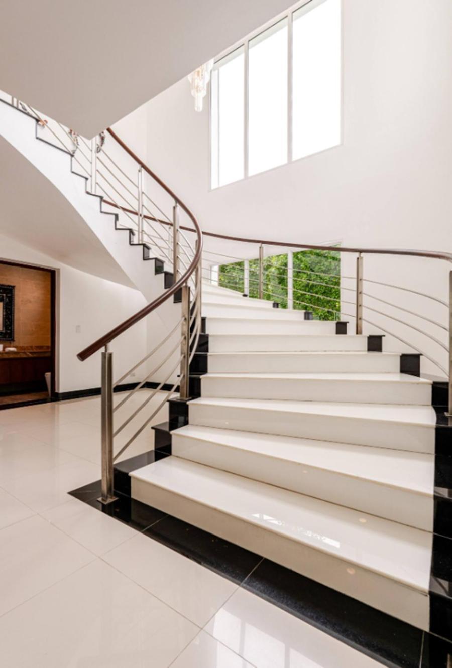 Villa Kyerra 88-16 An Exquisite Mansion With Eclectic Interiors Phuket