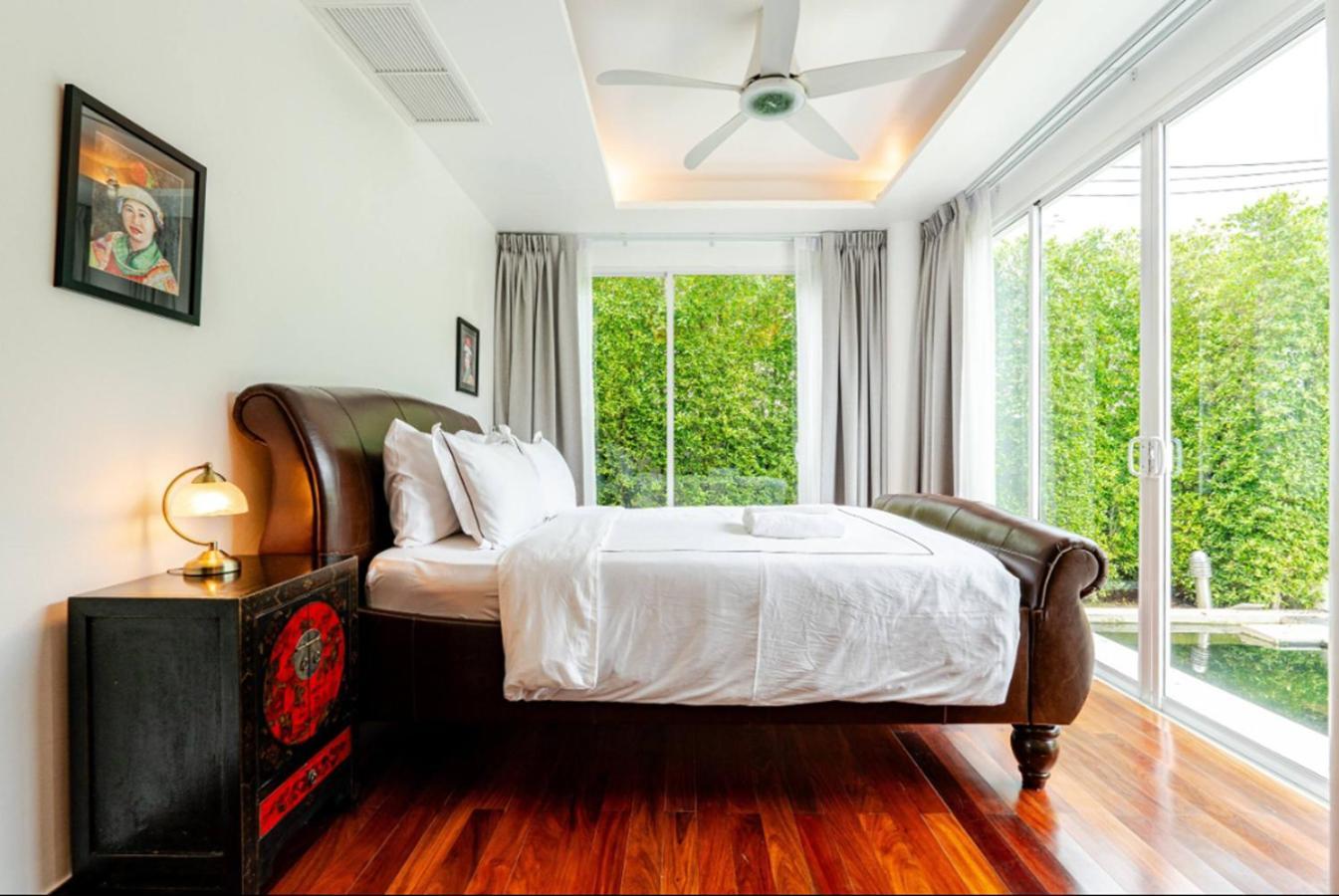 Villa Kyerra 88-16 An Exquisite Mansion With Eclectic Interiors