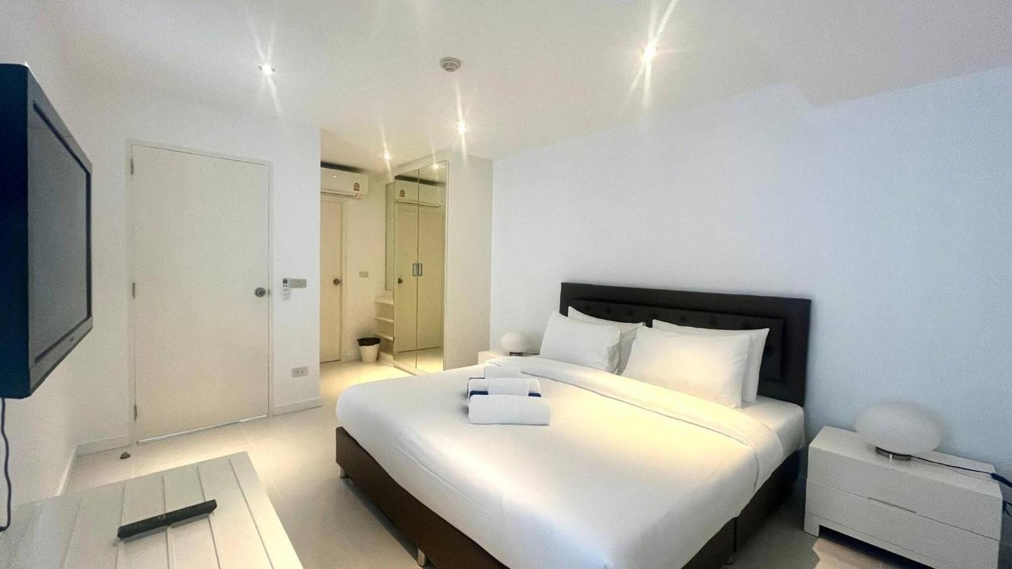 B14 Pool Access Partial Seaview 2brs 1 Bath Karon Apartment