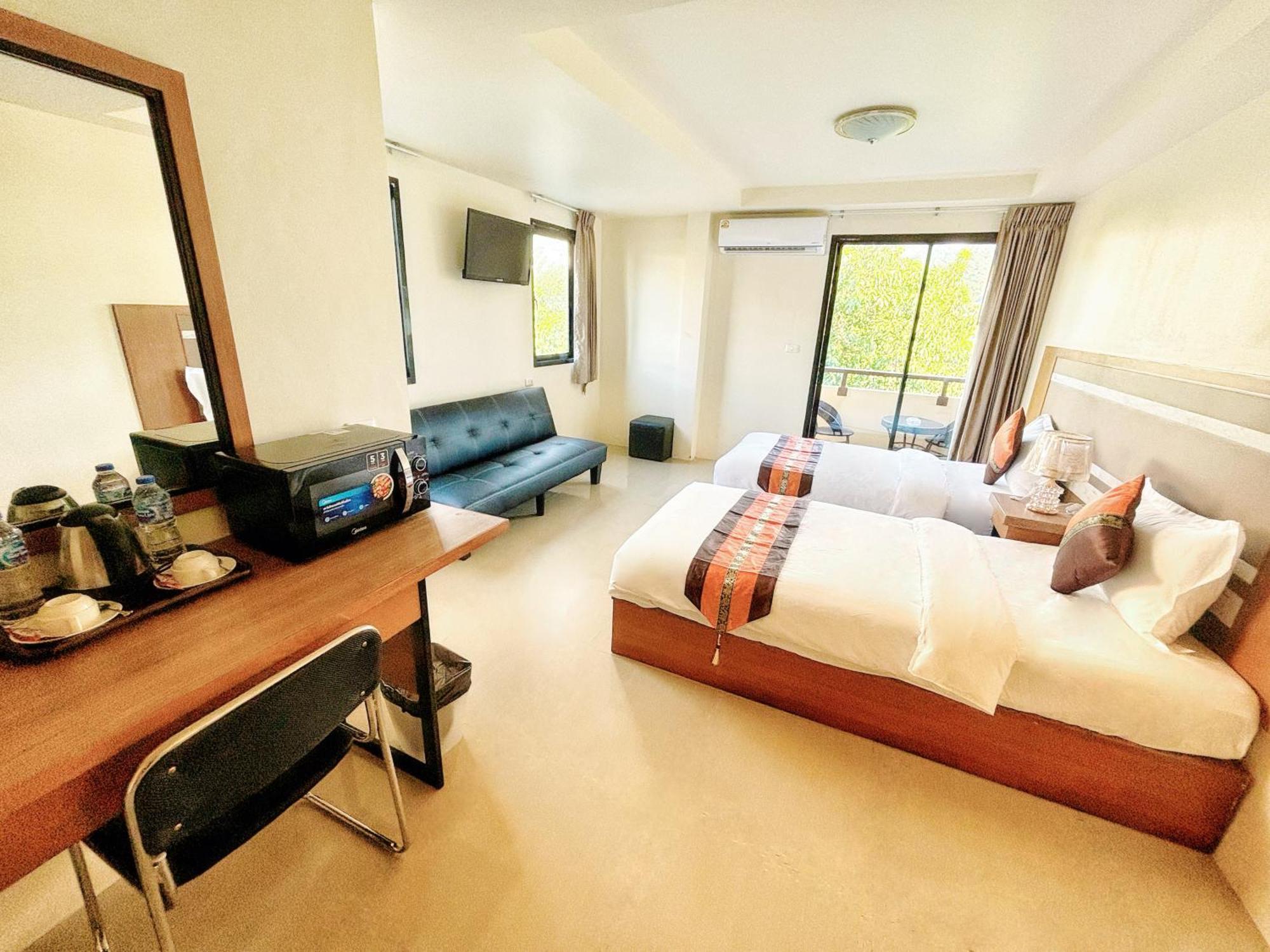 V Hotel 3*