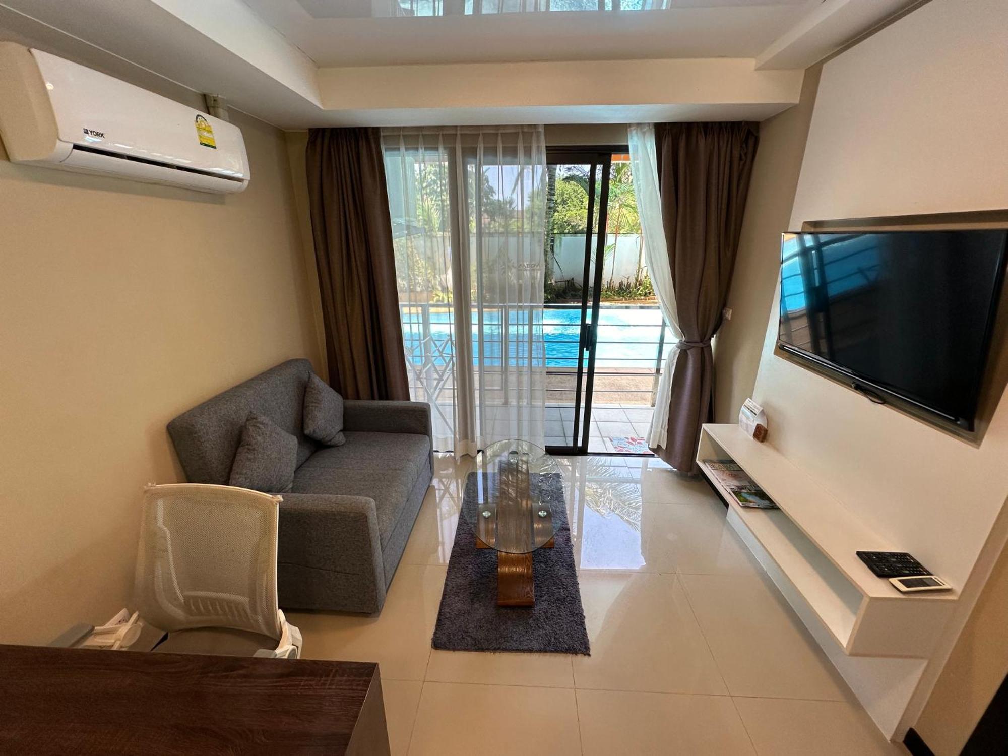Apartment 1 - Bedroom Pool Access, 750m To The *