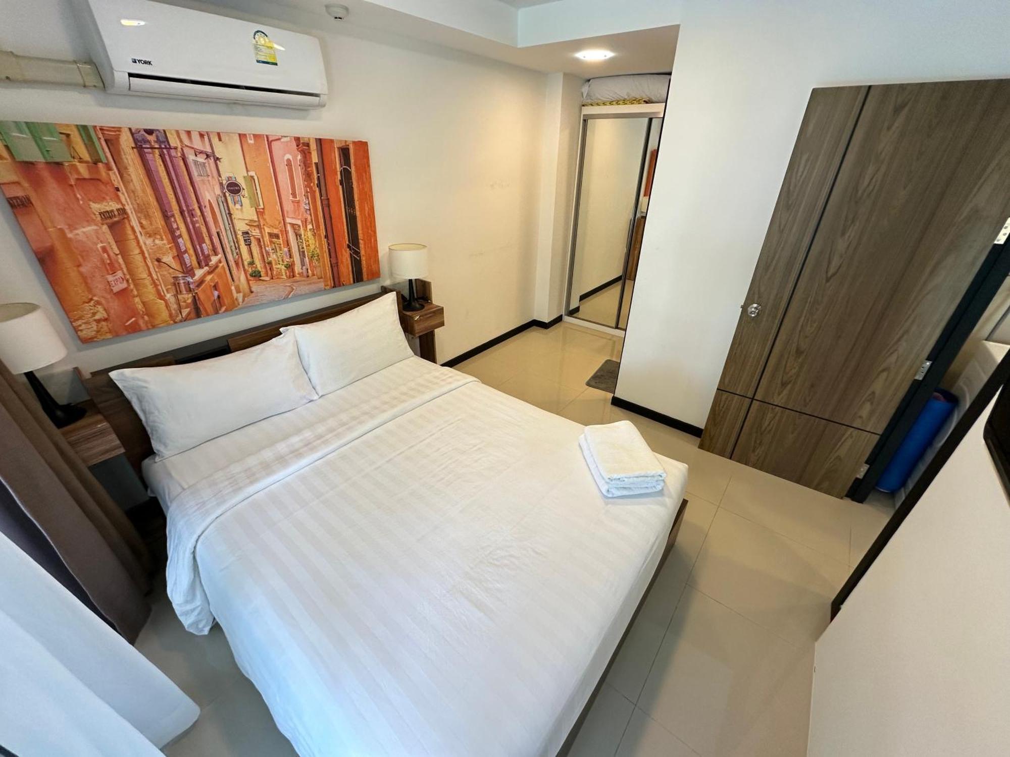 1 - Bedroom Pool Access, 750m To The Apartment Ban Bo Sai Klang