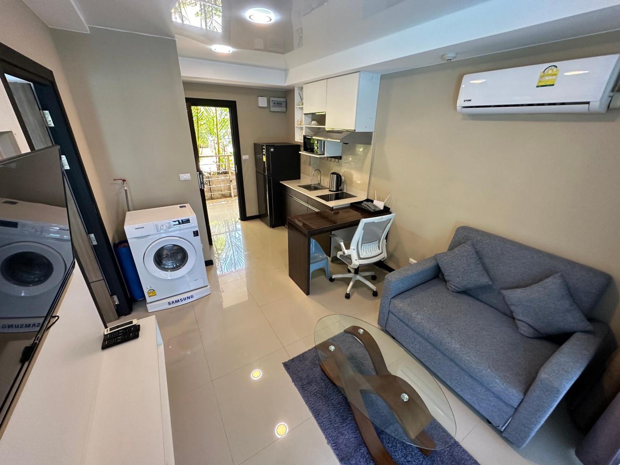 1 - Bedroom Pool Access, 750m To The Apartment