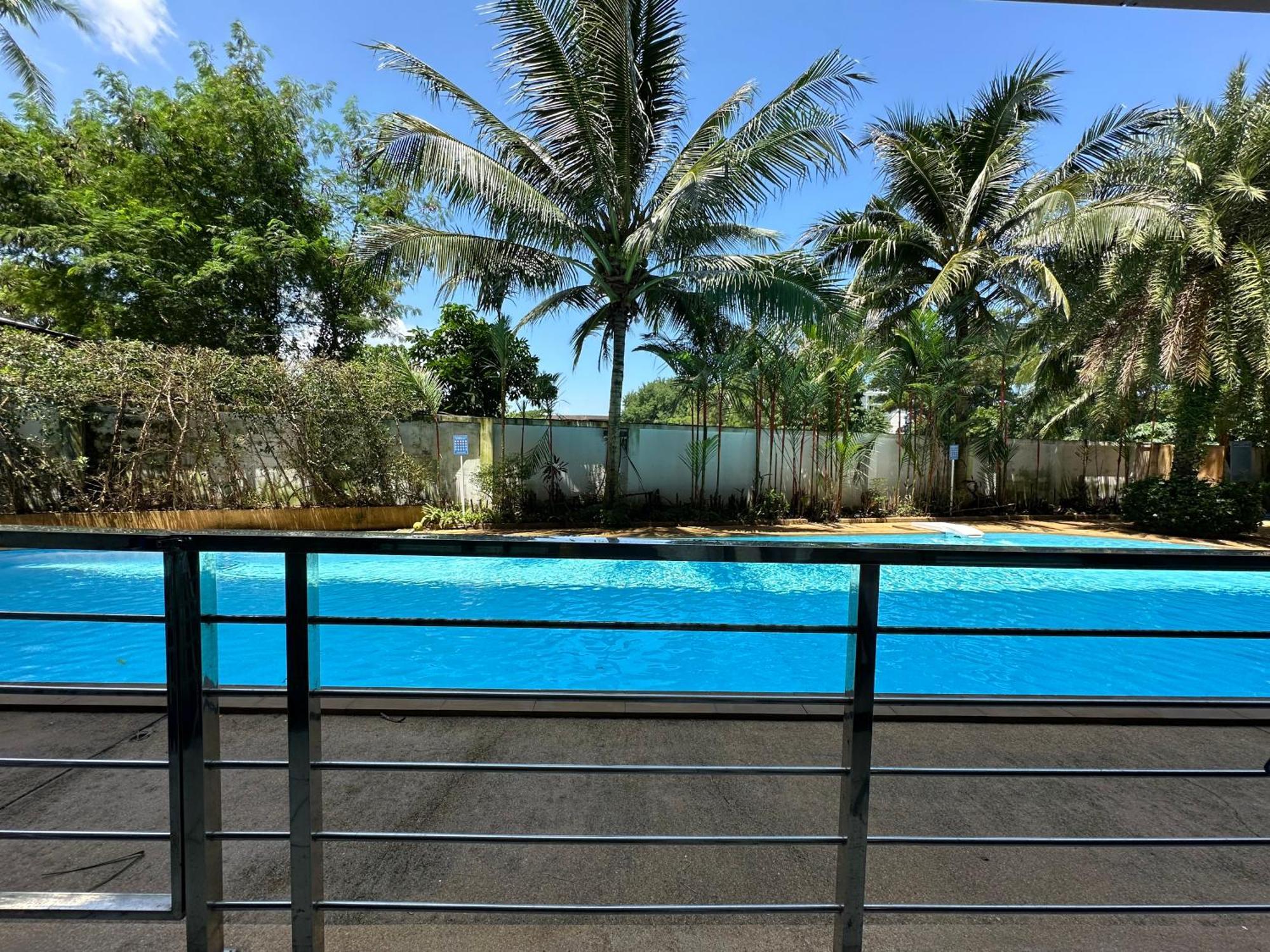 1 - Bedroom Pool Access, 750m To The *