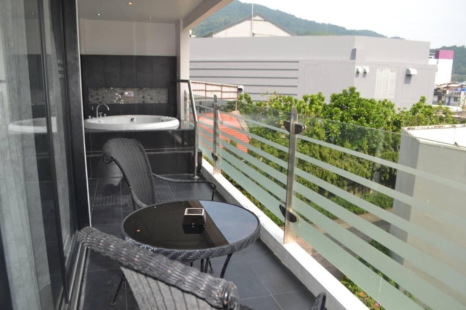 Absolute Bangla 65 Sqm Balcony With Jacuzzi Patong