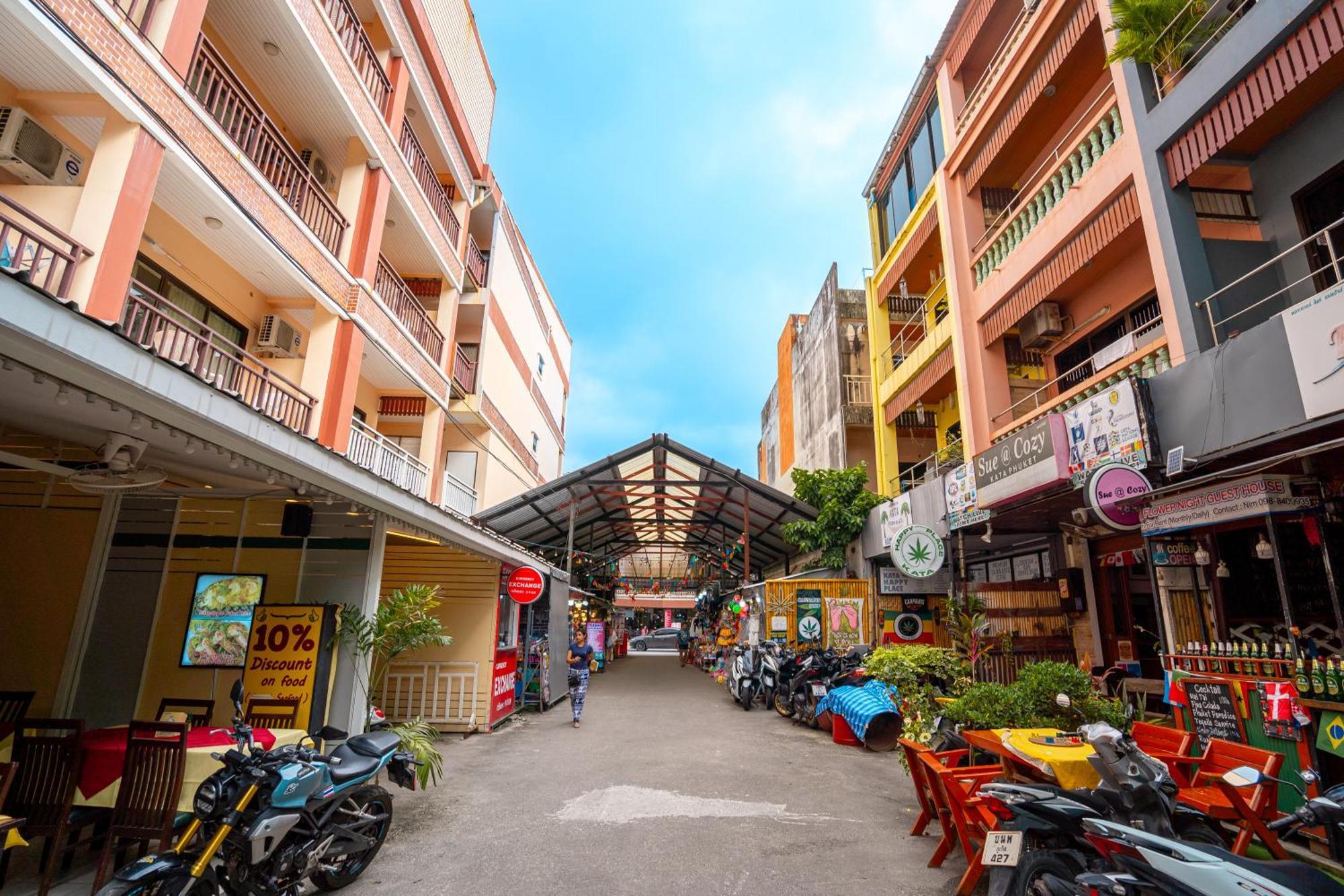 Outdoor Hotel Strand Kata