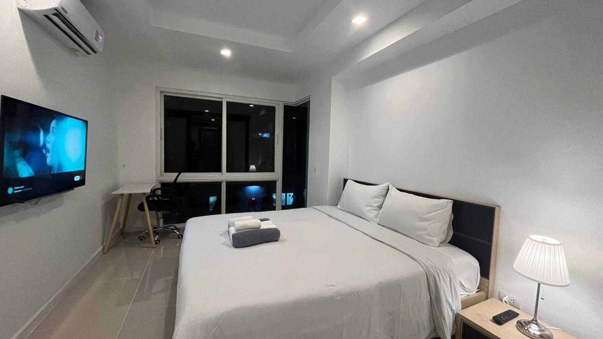 6-15 Large 1br 1bath 1 Km Walking To *
