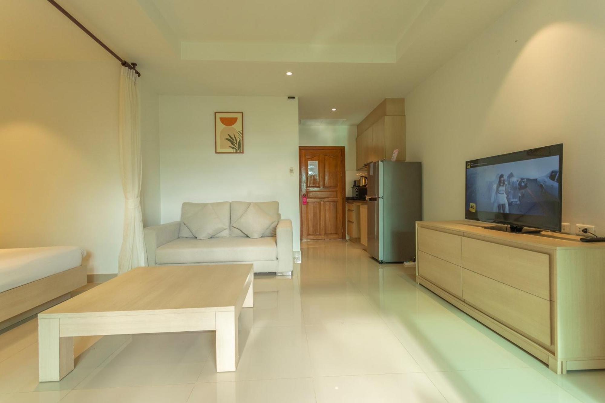 Apartment 1br With Pool, Serene Setting & Balcony C131