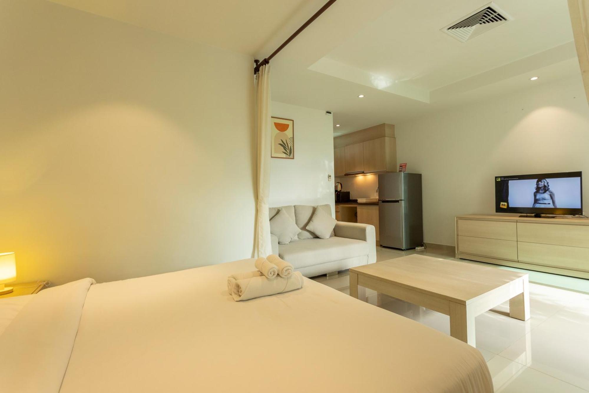 Apartment 1br With Pool, Serene Setting & Balcony C131 *